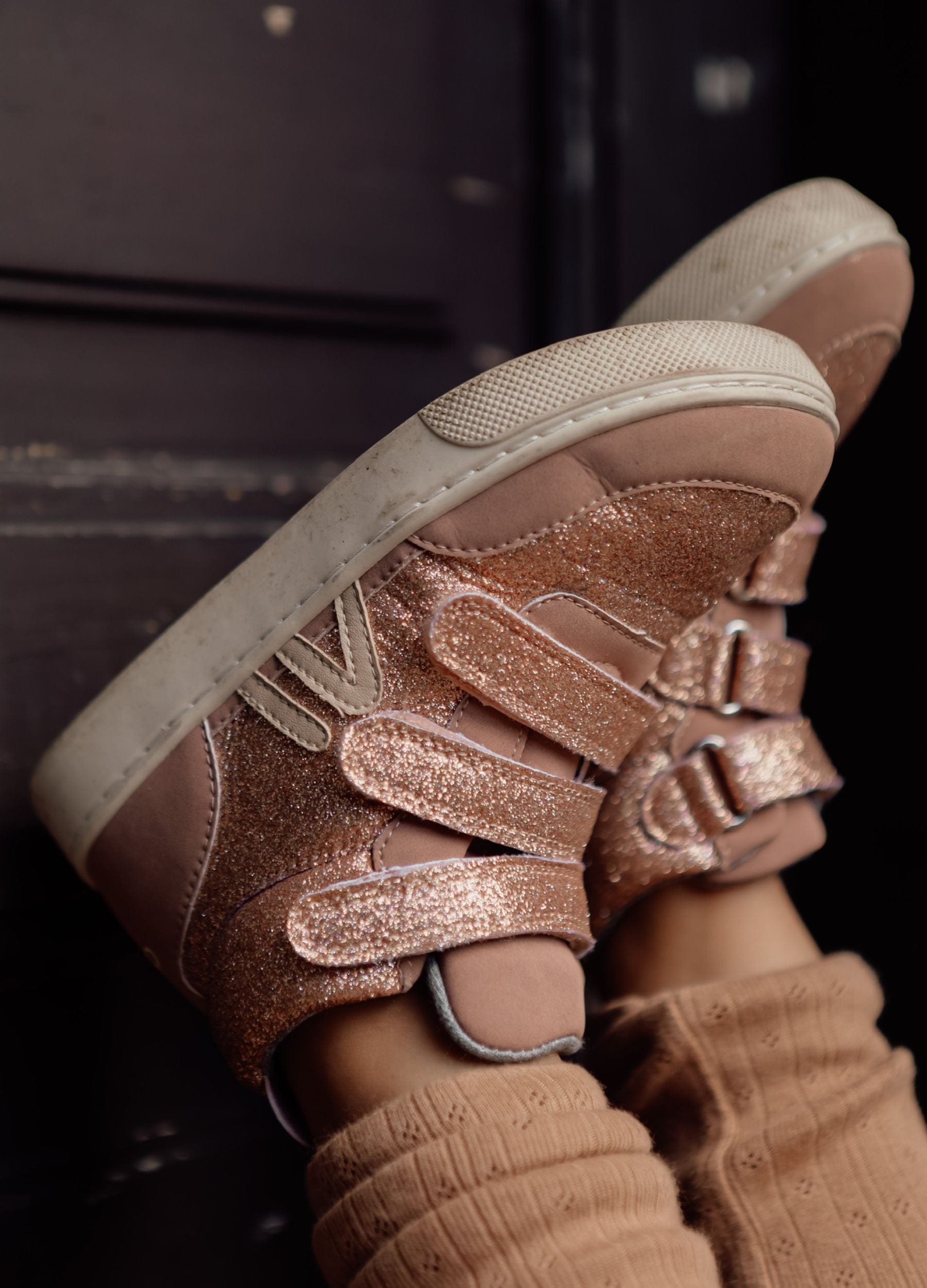 Fråga -fotformad mitten -hi sneaker